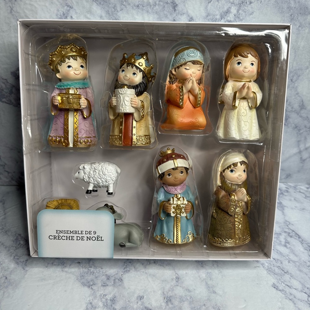 Holiday Crèche Set of 9/Nativity Set